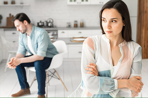 Pareja motivada y esperanzada