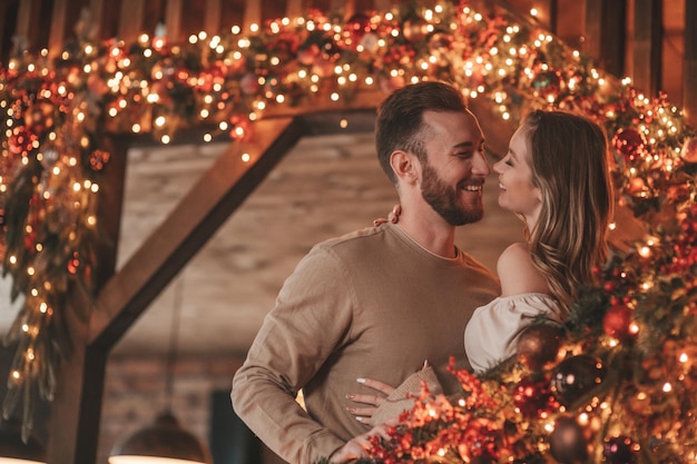 Pareja feliz y auténtica