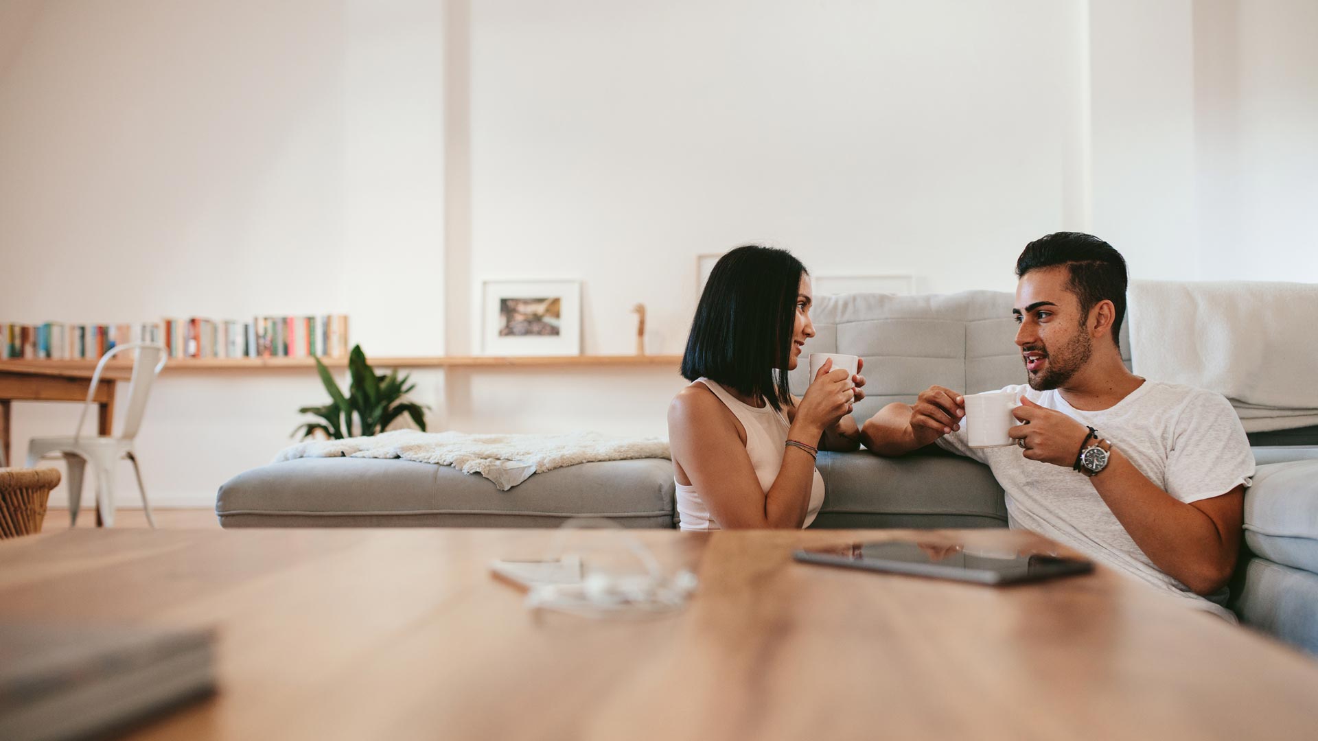 Pareja comunicándose abiertamente